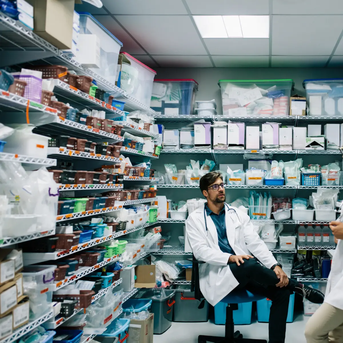 ما هي ادارة مخازن المستشفيات؟